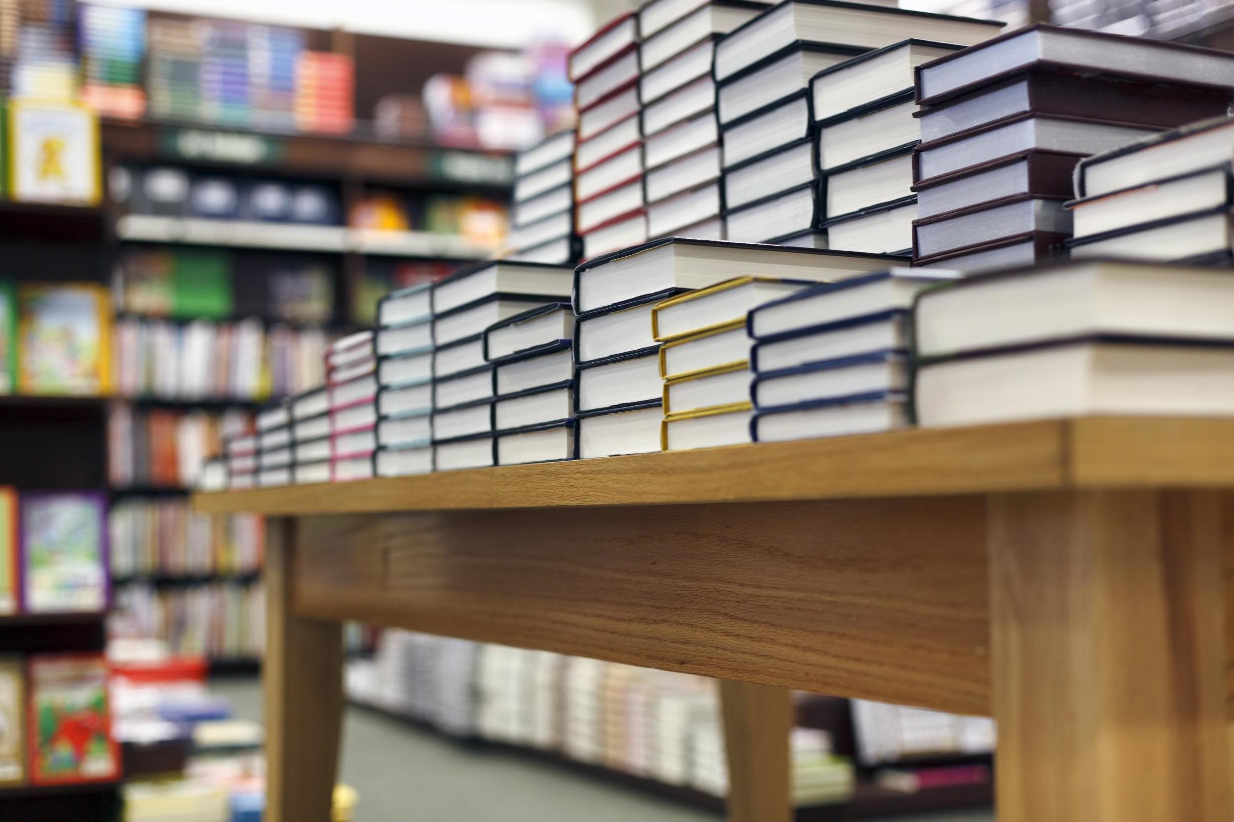 New Tokyo bookstore charges a cover fee (Stock)