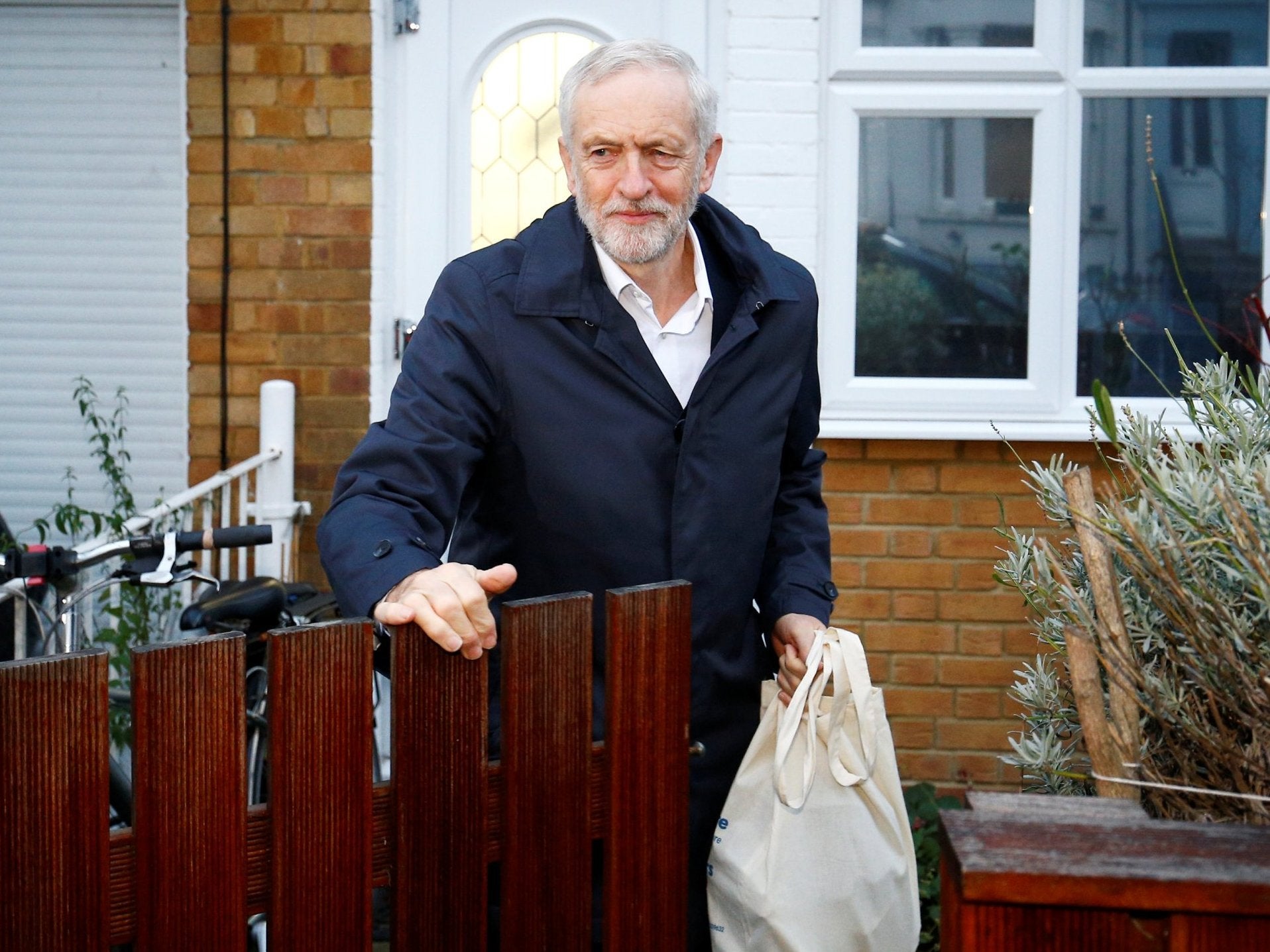 Jeremy Corbyn: 'We should go back to the EU with a discussion about a customs union'