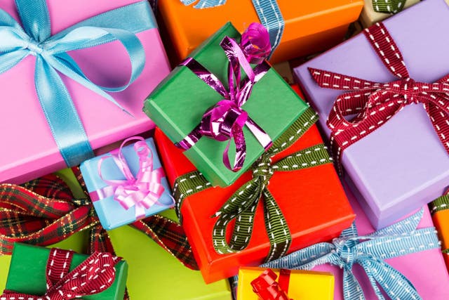 How to wrap Christmas presents with less paper (Stock)