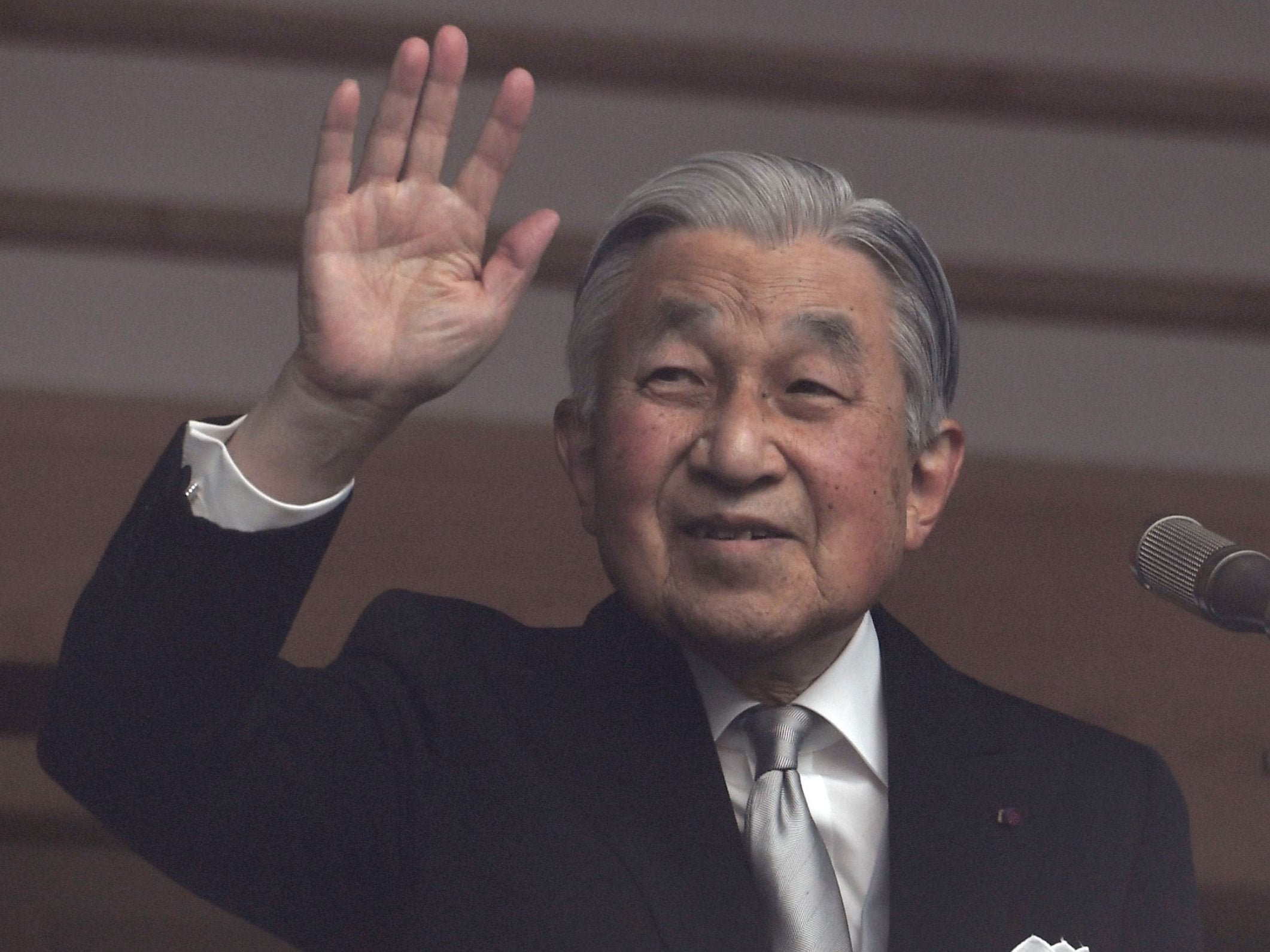 Emperor Akihito waves to well-wishers at the Imperial Palace on his 85th birthday