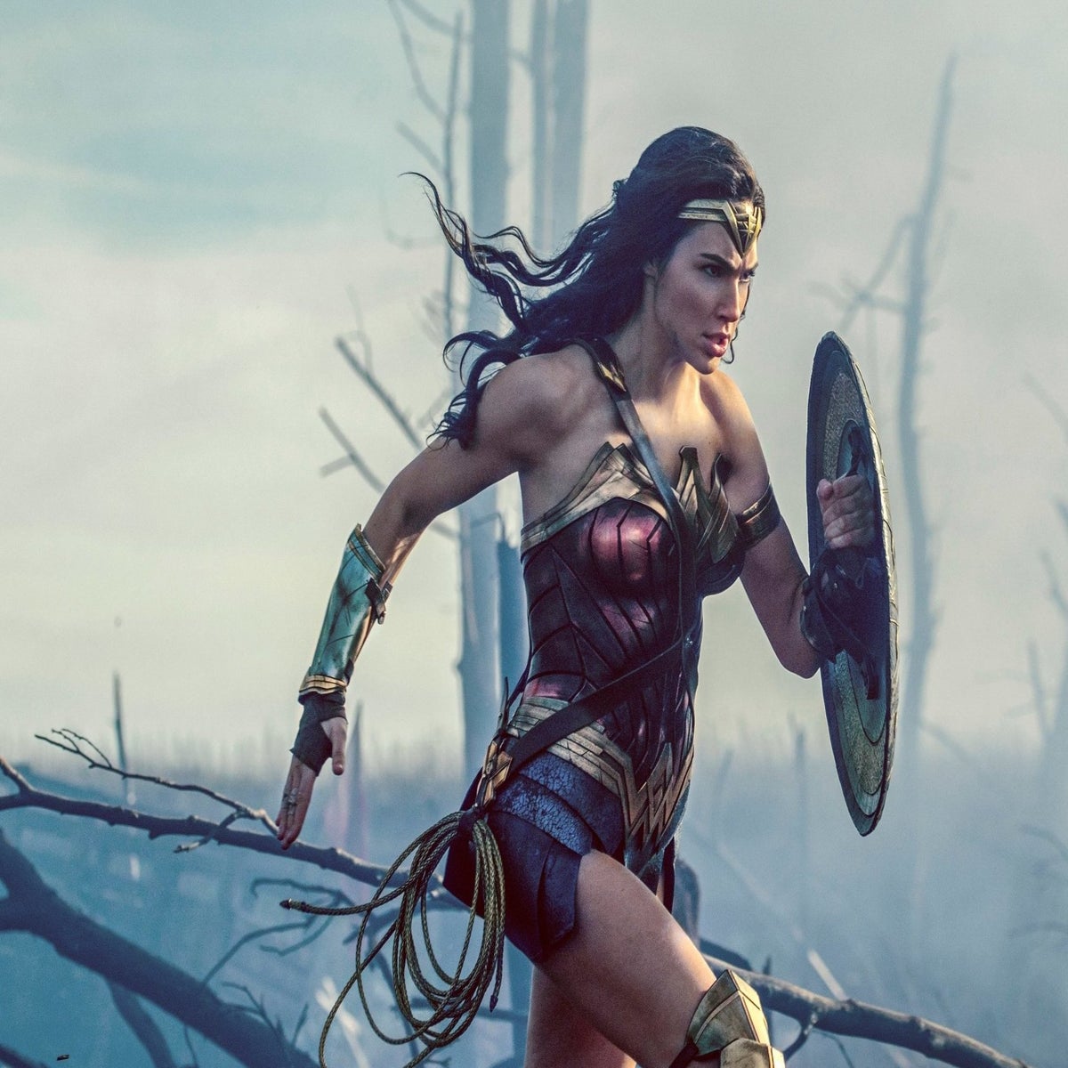 Gal Gadot thanks cast, crew as new 'Wonder Woman' wraps