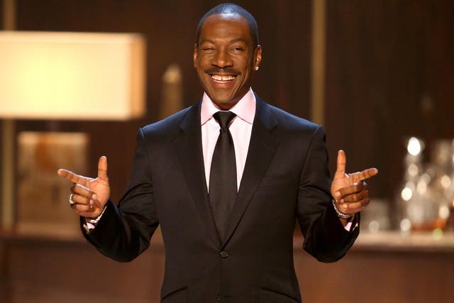 Eddie Murphy poses with all 10 children in Christmas portrait