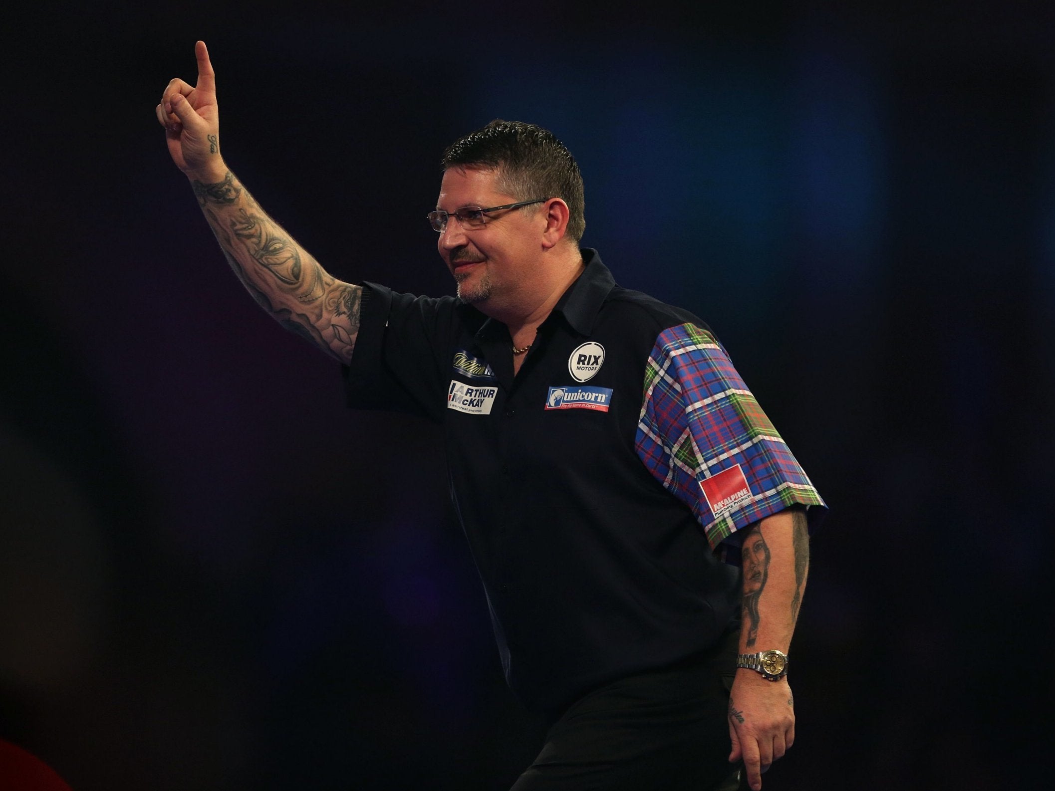 Gary Anderson survived yet another scare against Chris Dobey