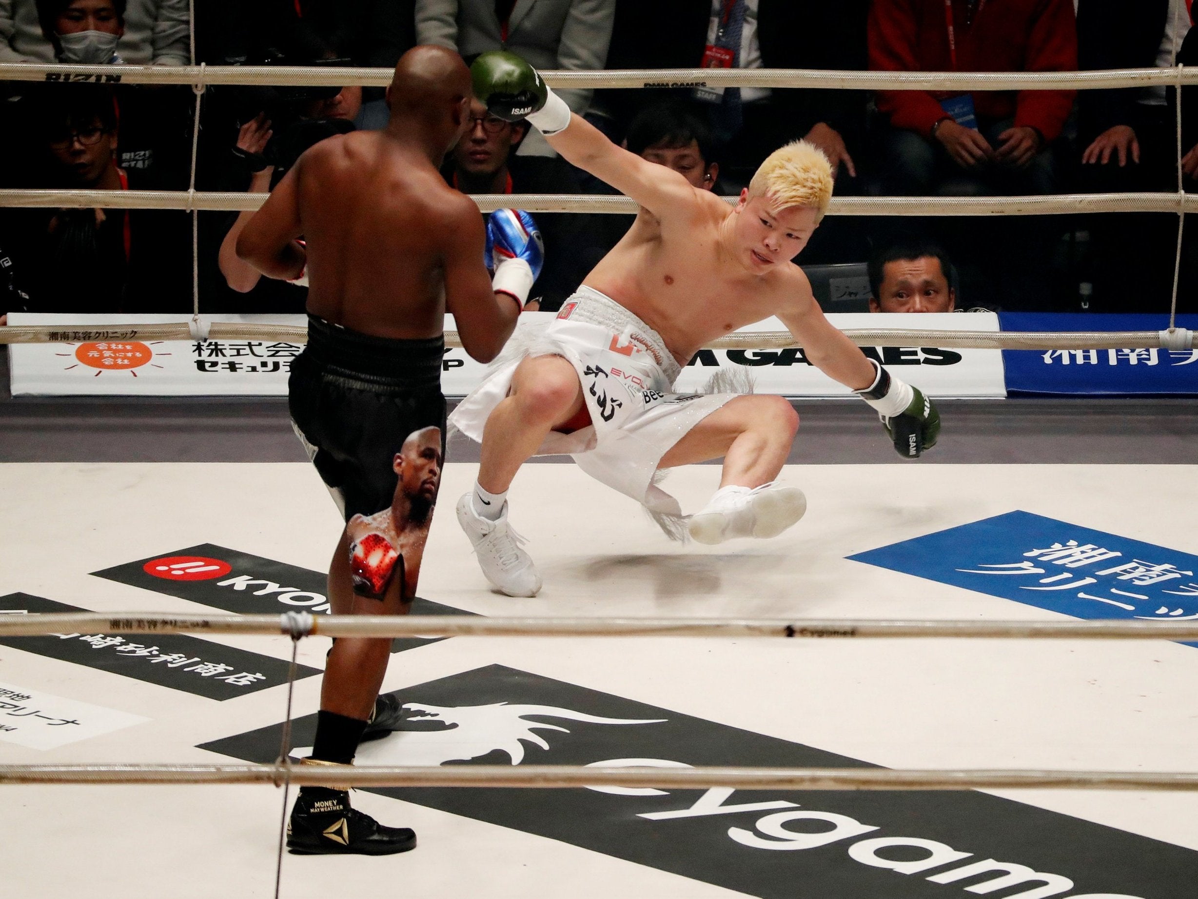 Floyd Mayweather knocks down Tenshin Nasukawa
