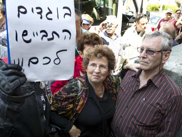 ‘Traitor shame on you’: a right-wing protester confronts Oz and his wife Nily in 2011 at a rally of intellectuals supporting the creation of a Palestinian state