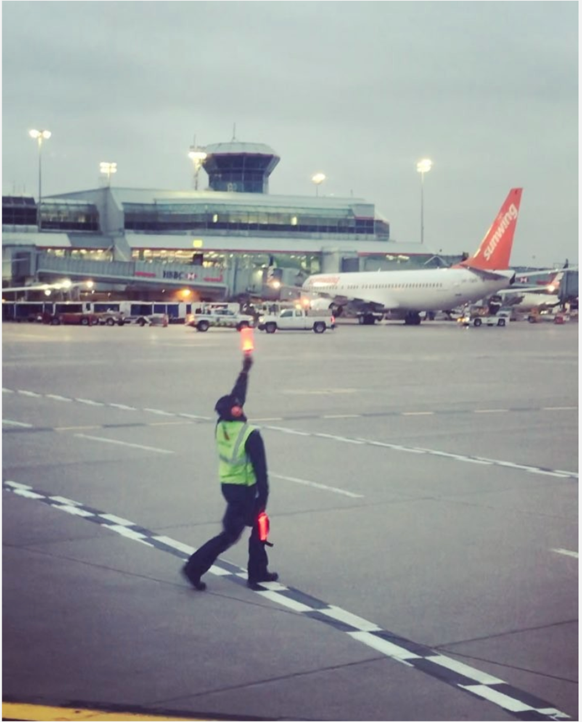 Toronto Airport gate agent does dance routine to signal plane take-off