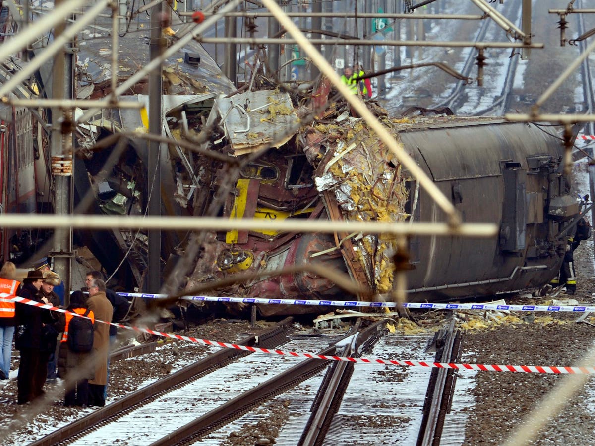 Train crash survivors are ‘furious’ Netflix film uses real footage from ...