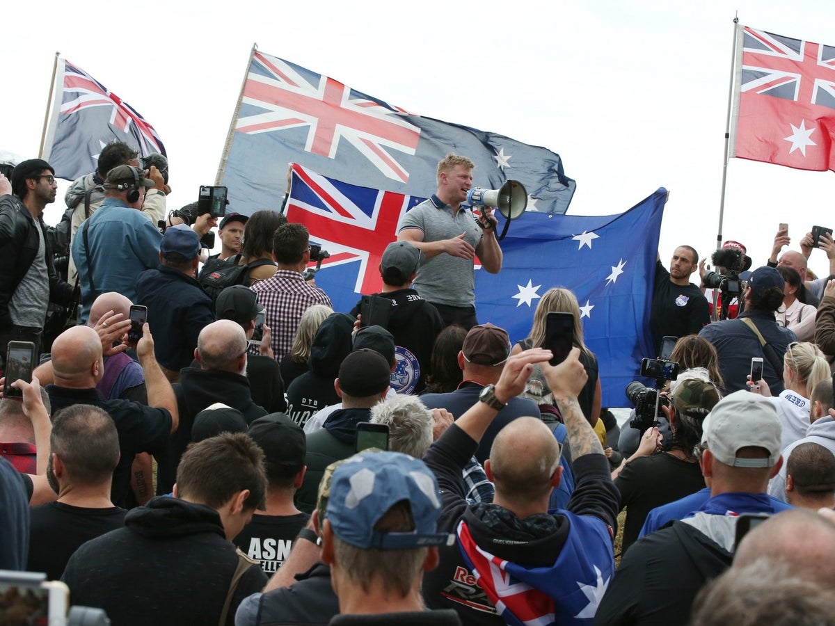 Australian senator attends far-right rally Melbourne perform Nazi salutes | The Independent | The Independent