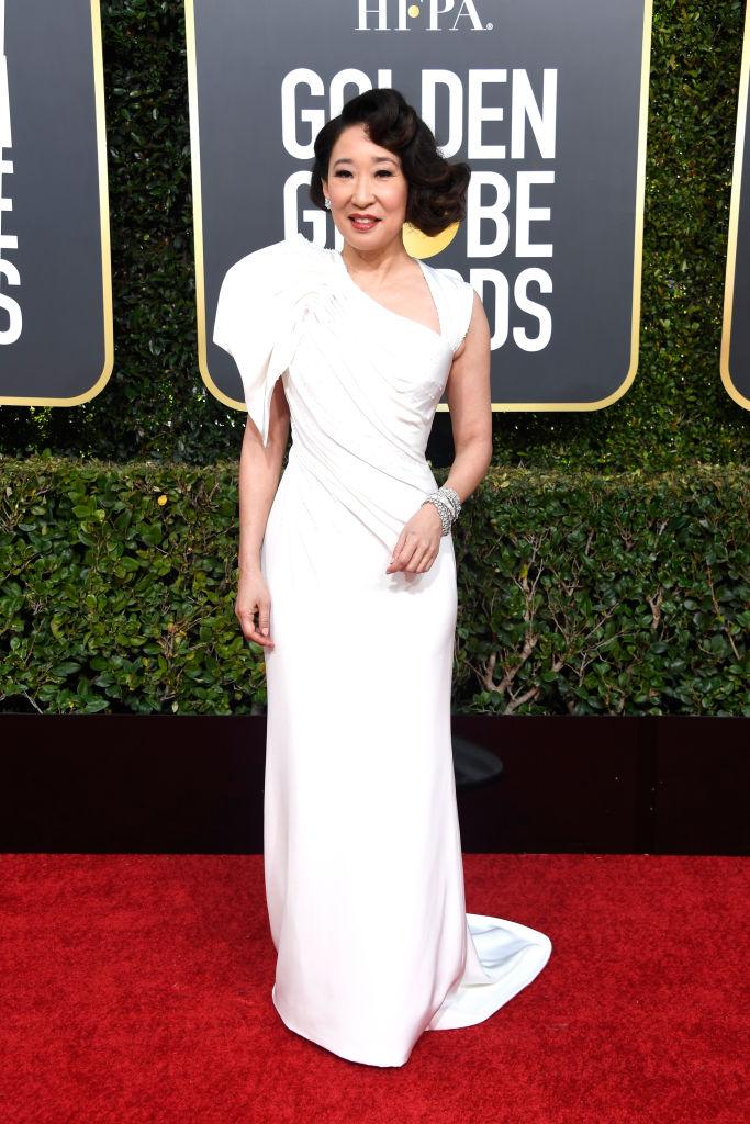 Sandra Oh wore an all-white Atelier Versace dress on the red carpet