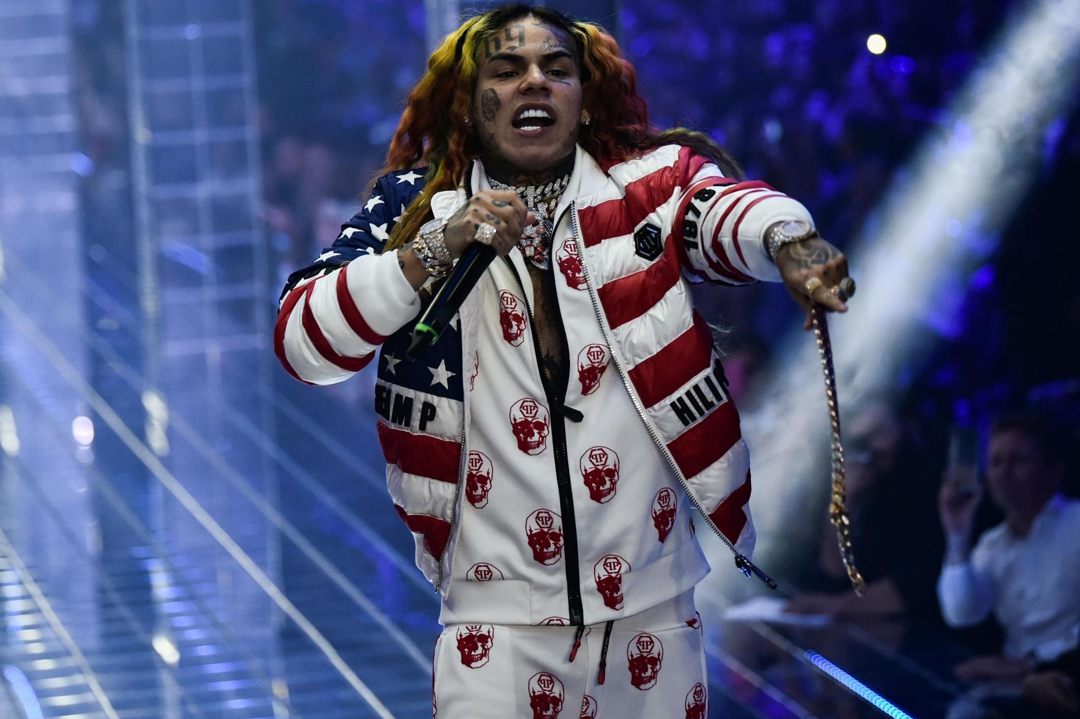 Tekashi 6ix9ines Girlfriend Releases First Photo Of Rapper - 