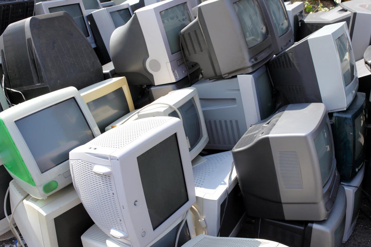 Waste reduction law could force manufacturers to repair broken goods ...