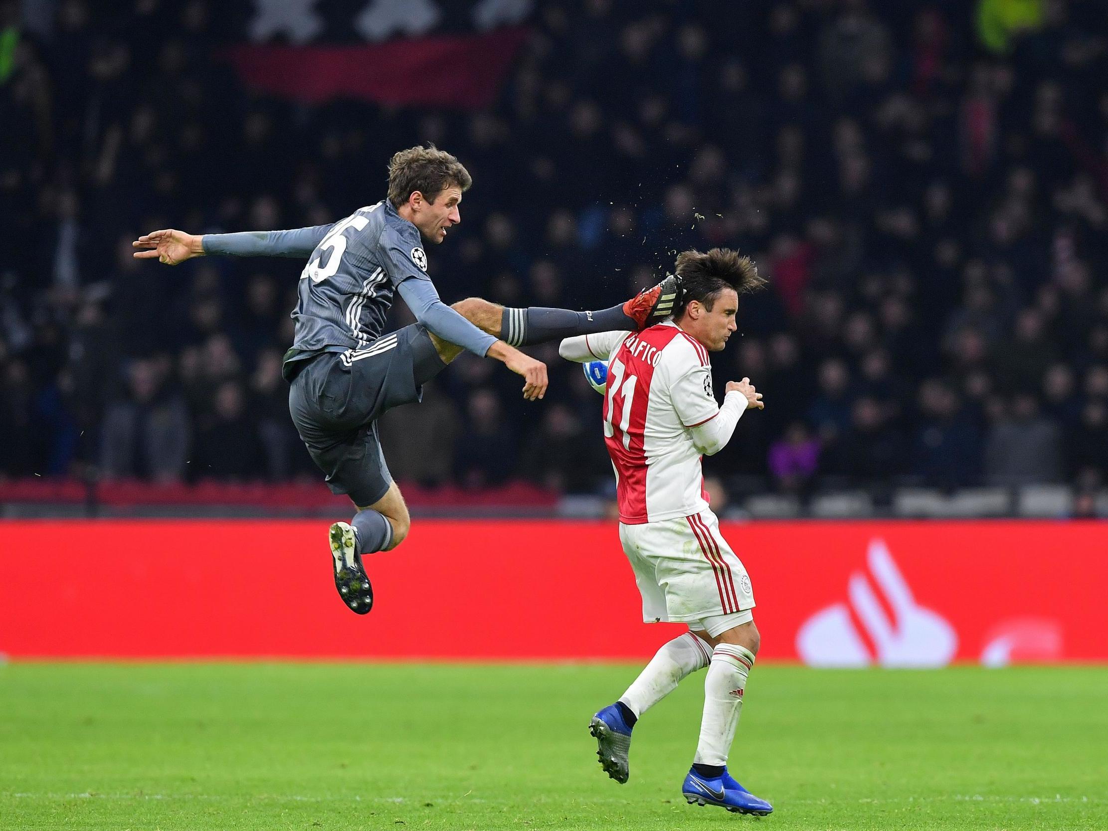 Thomas Mueller kicks Ajax's defender Nicolas Tagliafico