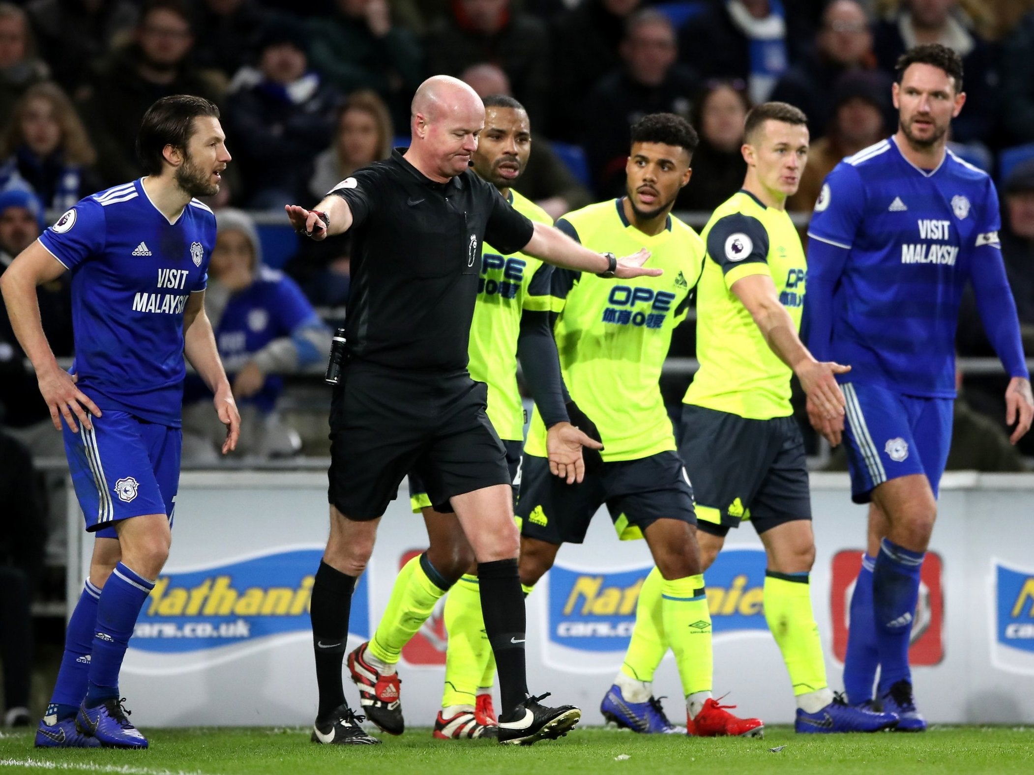 Cardiff vs Huddersfield: Terriers stay stranded at bottom of