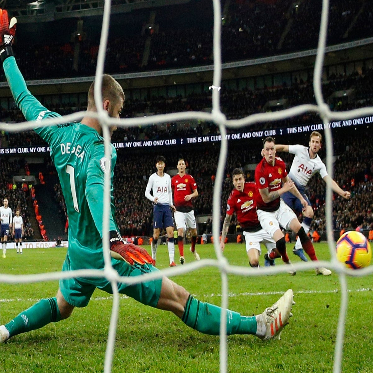 Premier League - Manchester United: De gea's 11 saves at wembley
