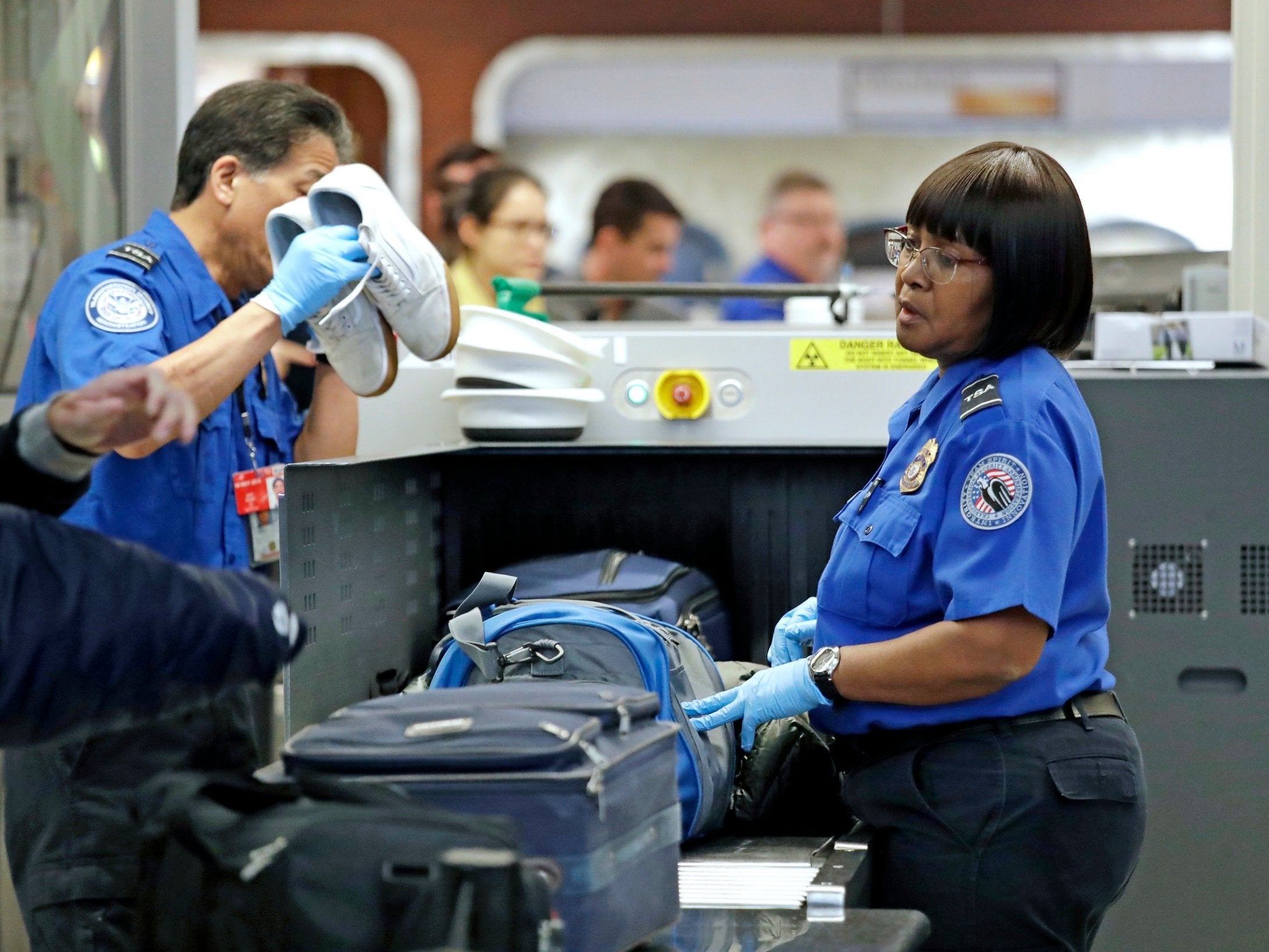 airport security search