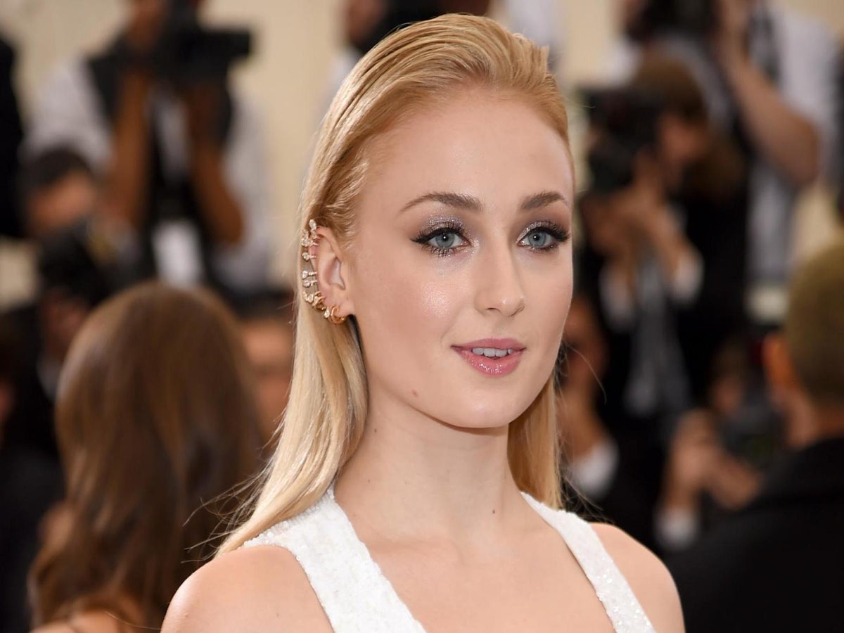 Sophie Turner dons Louis Vuitton necklace featuring OVER 900 diamonds