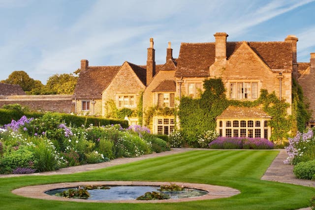 <p>There’s nothing quite like an English country manor  </p>