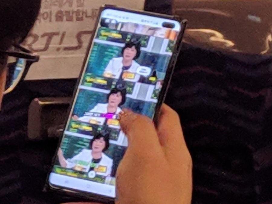 A Reddit user shared the image of the suspected Galaxy S10 smartphone