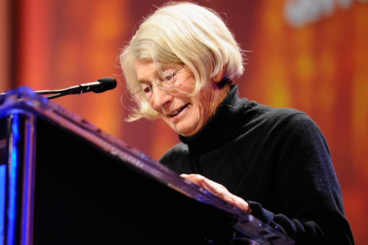 mary oliver pulitzer prize winning poet who cracked mainstream success the independent the independent