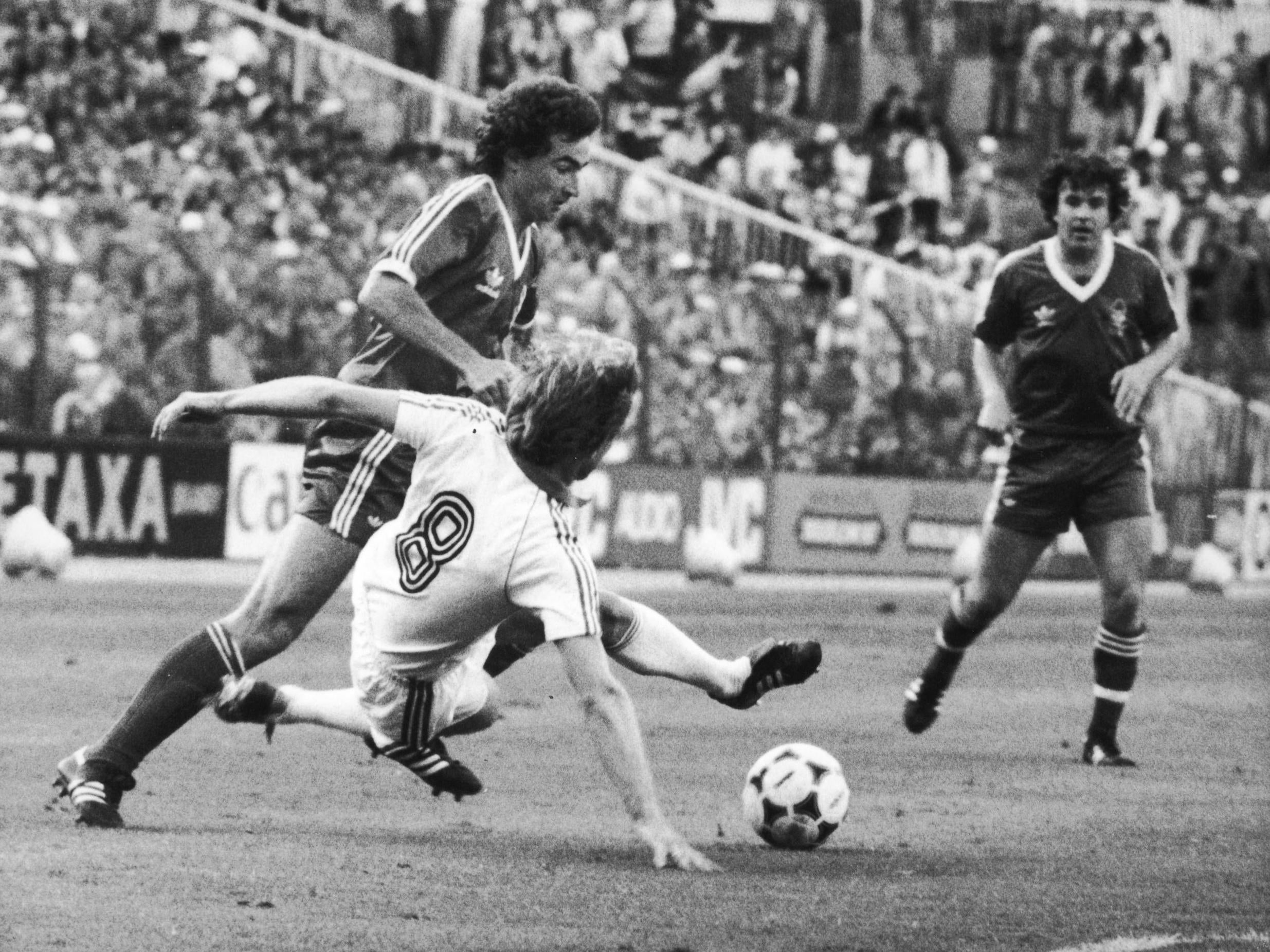 Martin O'Neill in action for Forest during the 1980 European Cup final