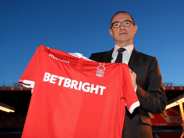 Nottingham Forest manager Martin O'Neill poses with a shirt