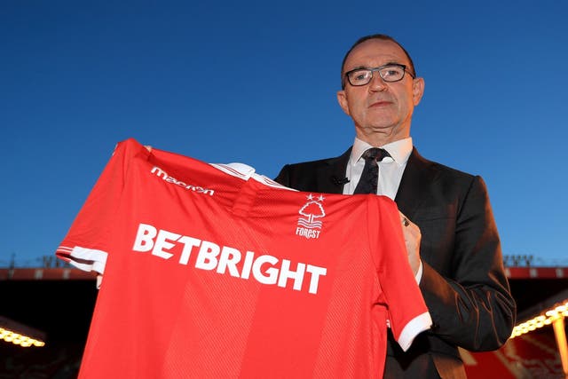 Nottingham Forest manager Martin O'Neill poses with a shirt