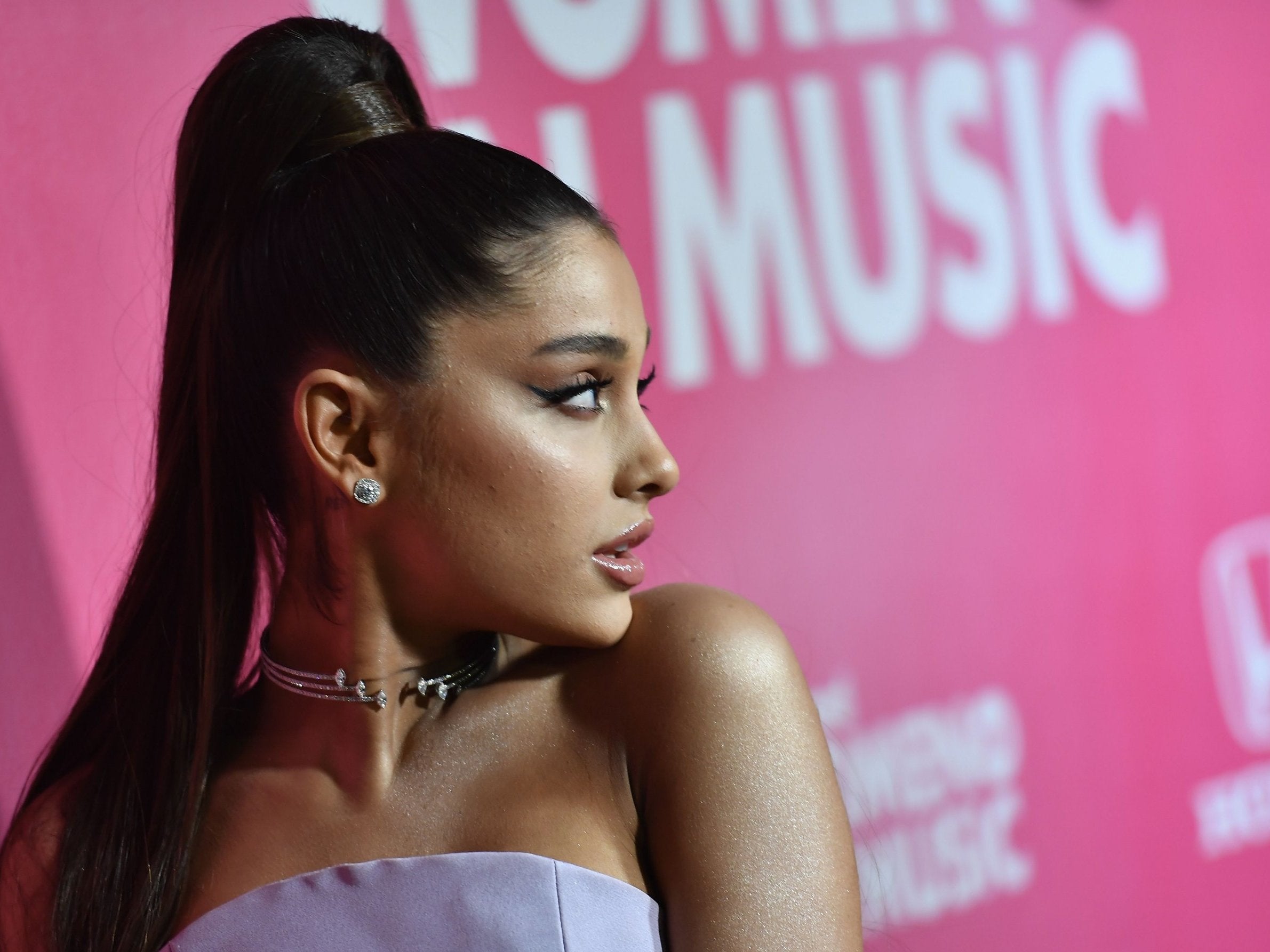 Ariana Grande 7 Rings Roblox Piano Ariana Grande Smashes Streaming Record With New Single 7 Rings