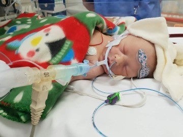 Carter was being kept alive by a machine pumping blood around his body in place of his heart
