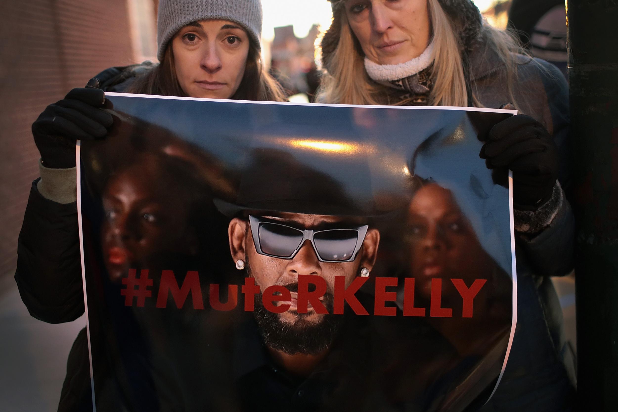 Demonstrators gather near the studio of singer R Kelly to call for a boycott of his music after allegations of sexual abuse against young girls were raised on the highly-rated Lifetime mini-series Surviving R. Kelly on 9 January, 2019 in Chicago, Illinois. (Photo by Scott Olson/Getty Images)