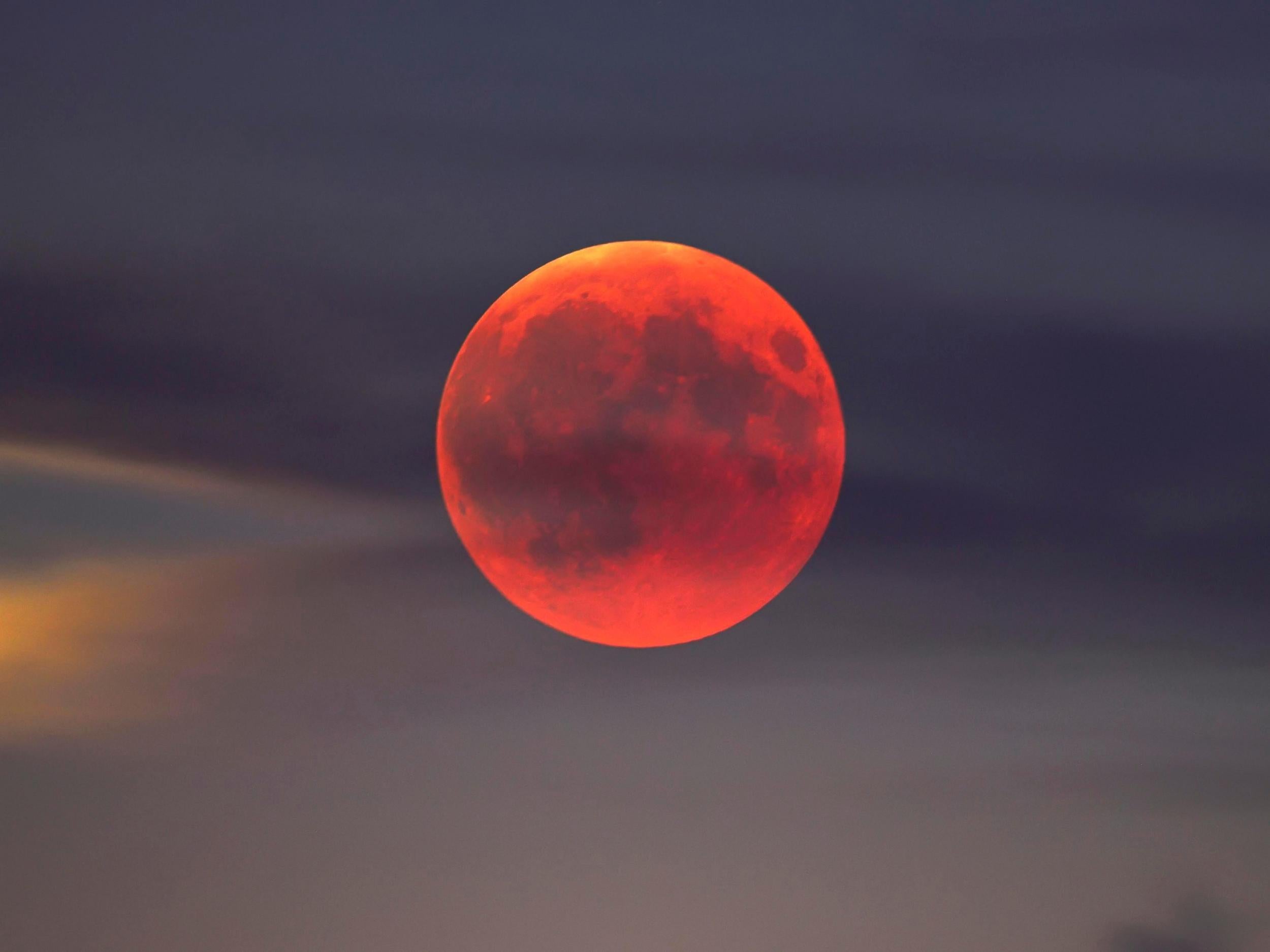 Super blood wolf moon: Skywatchers get last chance to see ...
