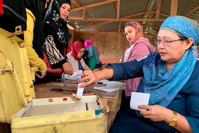 Muslims in the southern Philippines are voting in a referendum on creating a new autonomous region that seeks to end nearly half a century of unrest