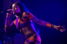 Azealia Banks shares profanity-filled video insulting Aer Lingus staff