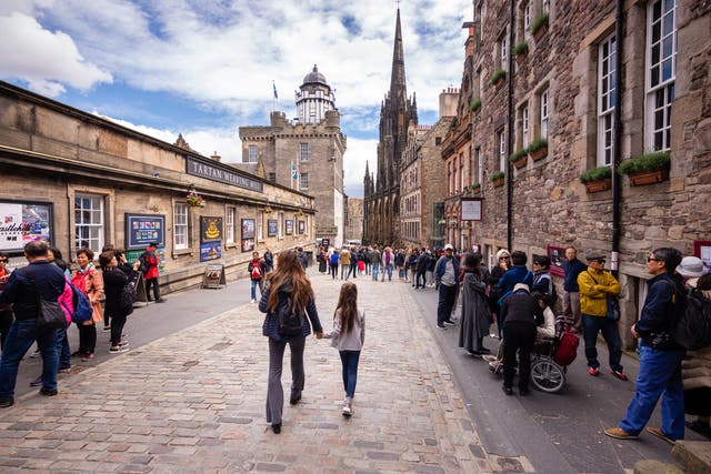 Scottish businesses are being encouraging to cater to Chinese tourists