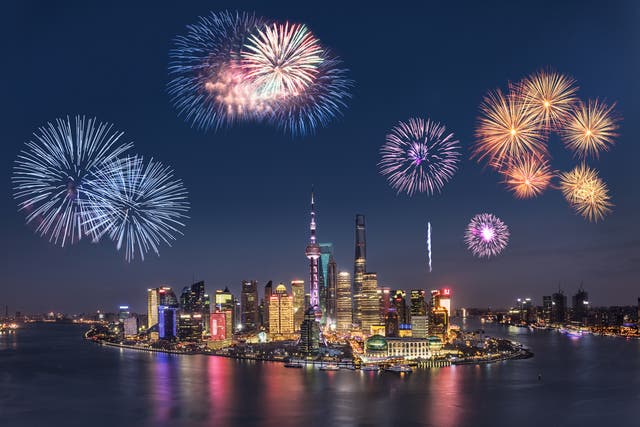 Shanghai dazzles with fireworks at New Year
