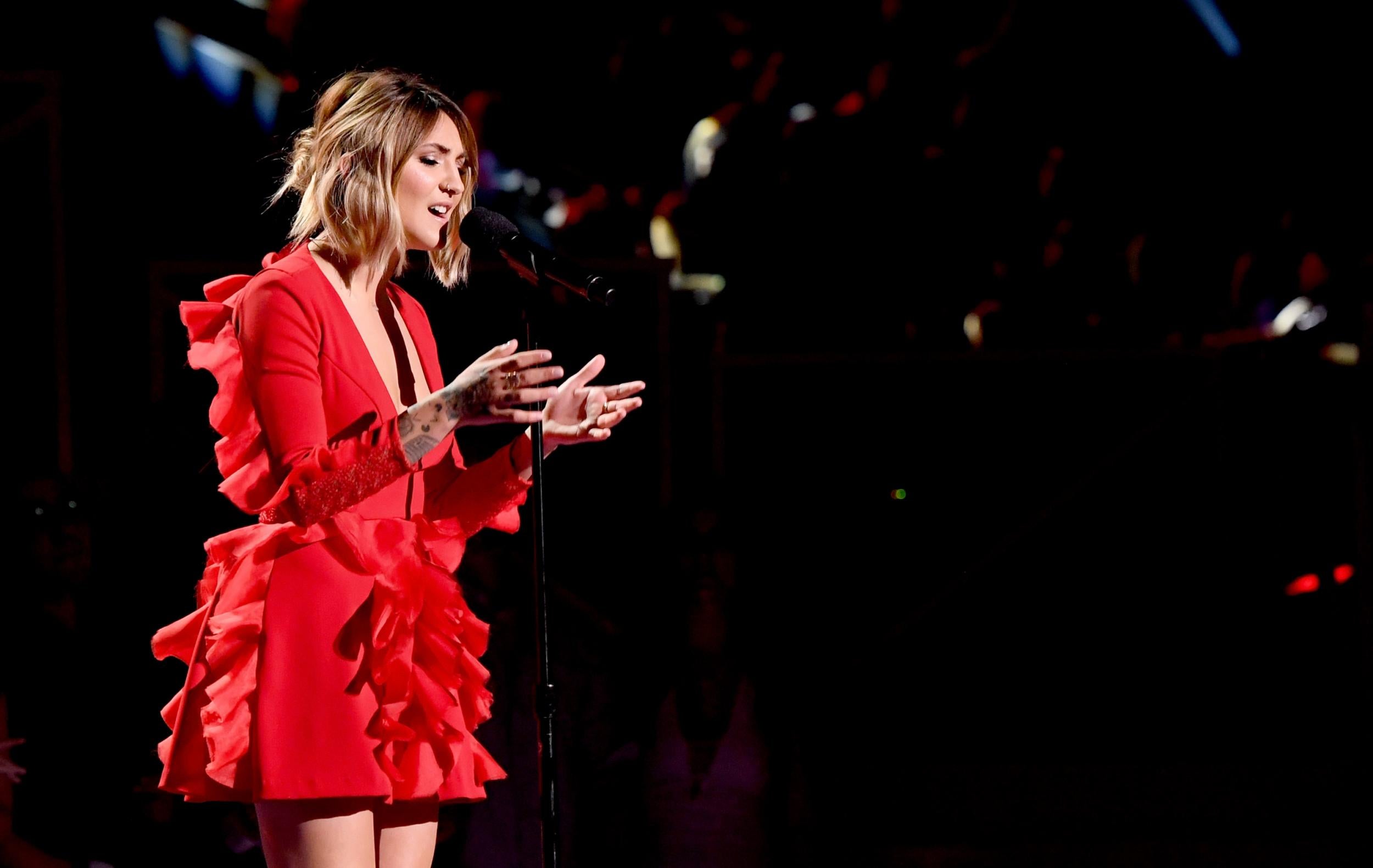 Julia Michaels performs at the 2017 MTV Video Music Awards