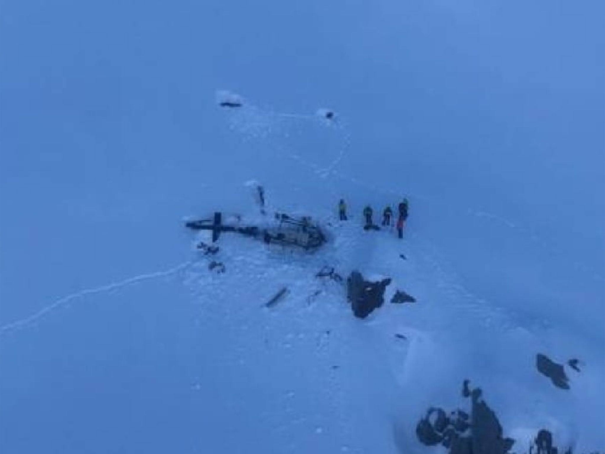 Самолет упал в альпах. Столкновение над Завитинском фото.