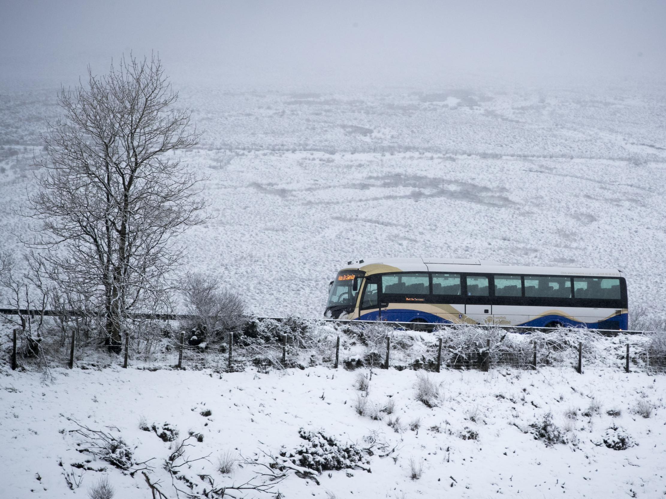 UK weather forecast: &apos;Heavy snow&apos; warnings issued by Met Office as freezing conditions sweep country and temperatures fall