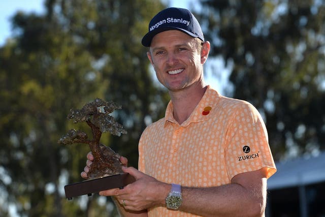  Justin Rose lifts the Farmers Insurance Open title