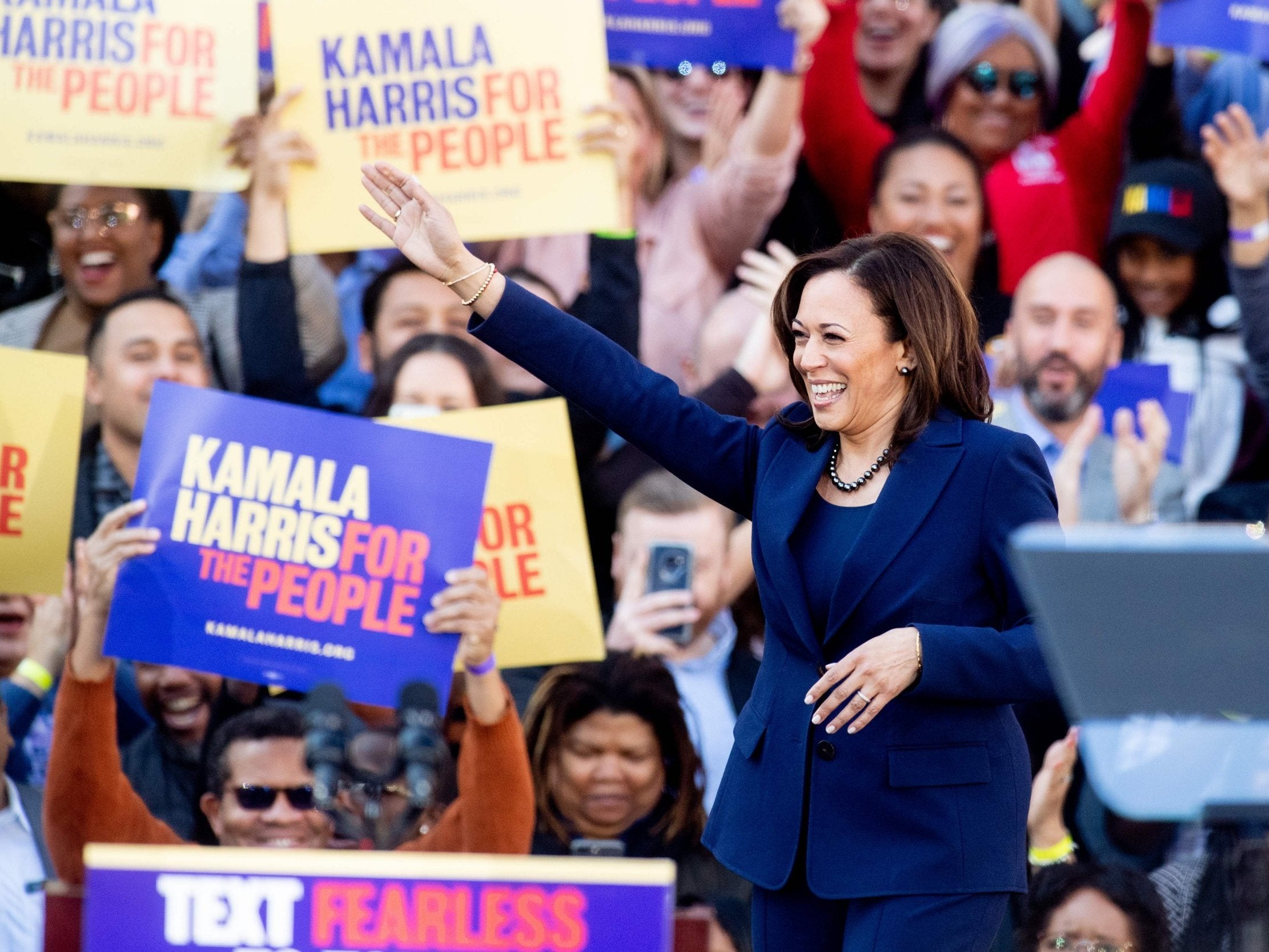 Kamala Harris Rally Draws Thousands Of Supporters As Democrat Senator ...