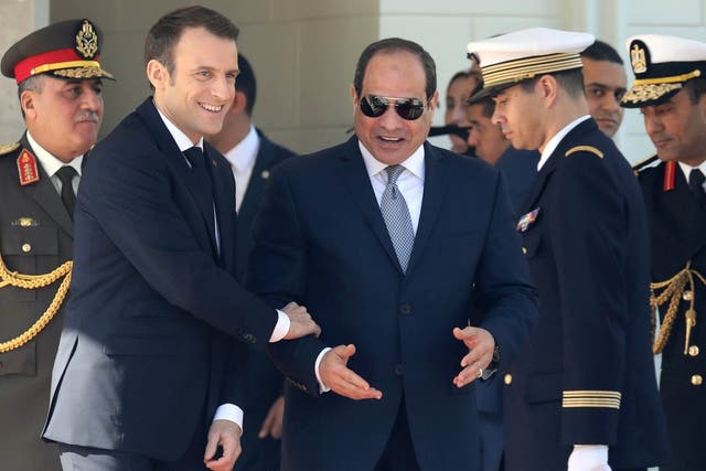 French President Emmanuel Macron (L) and Egyptian counterpart Abdel Fattah al-Sissi are pictured during a welcome ceremony at the presidential palace in Cairo on 28 January, 2019.