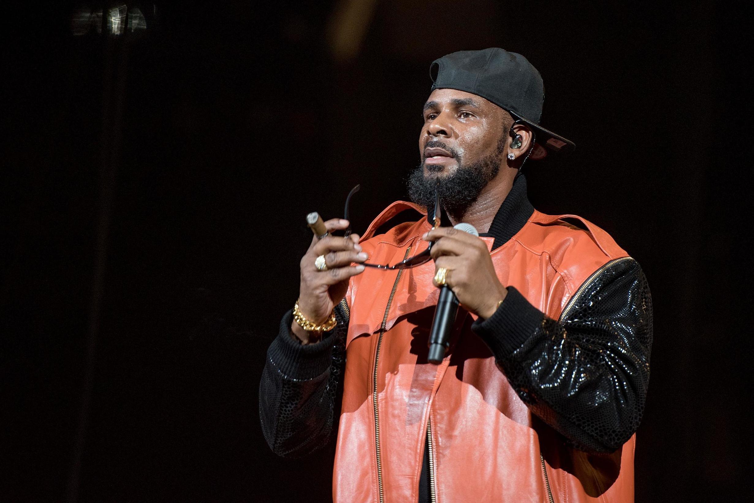 R Kelly under FBI investigation for transportation of a minor (Getty)