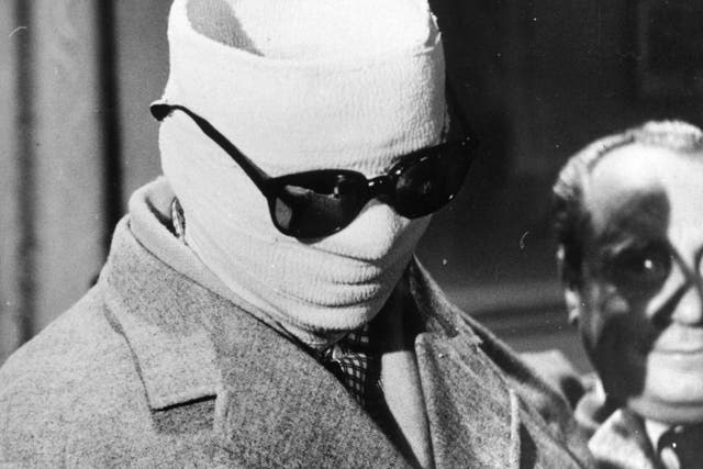 A scene from a 1959 television version of 'The Invisible Man', directed by Pennington Richards