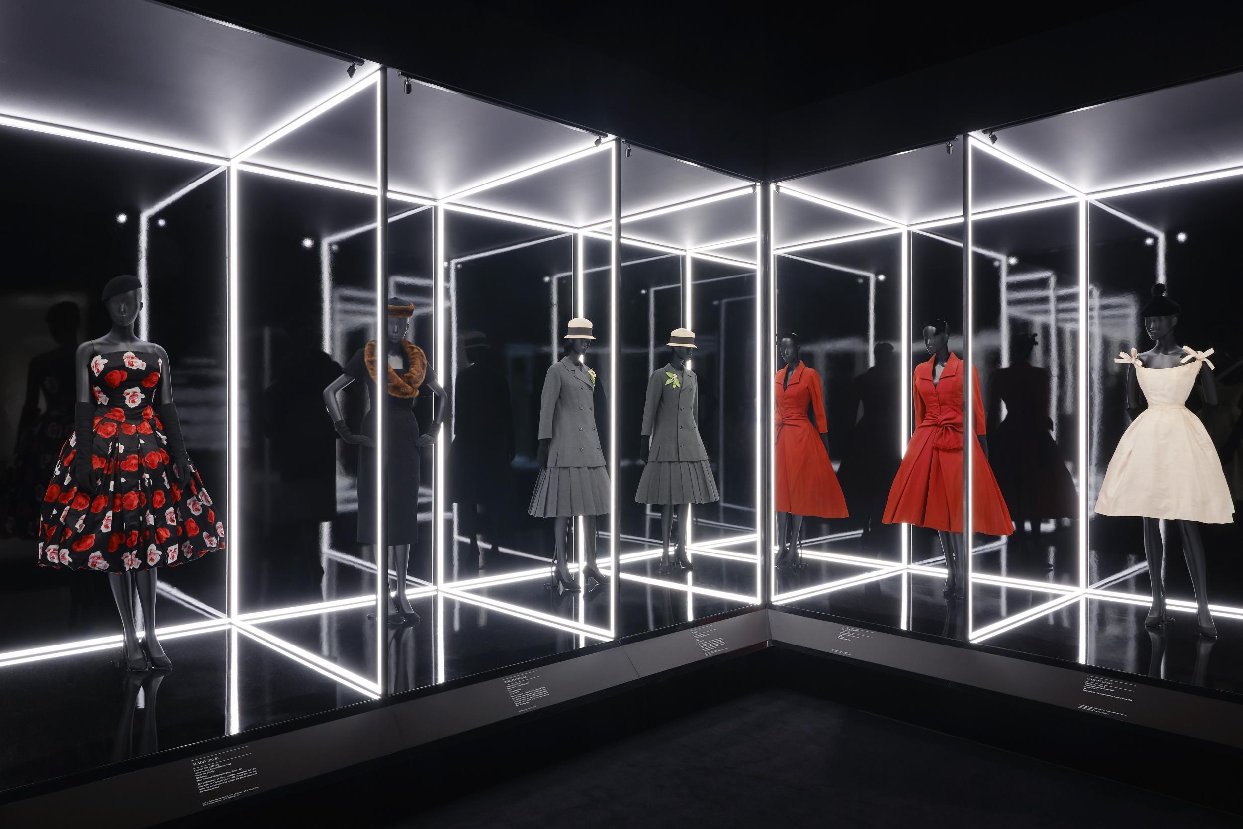 v and a dior opening times
