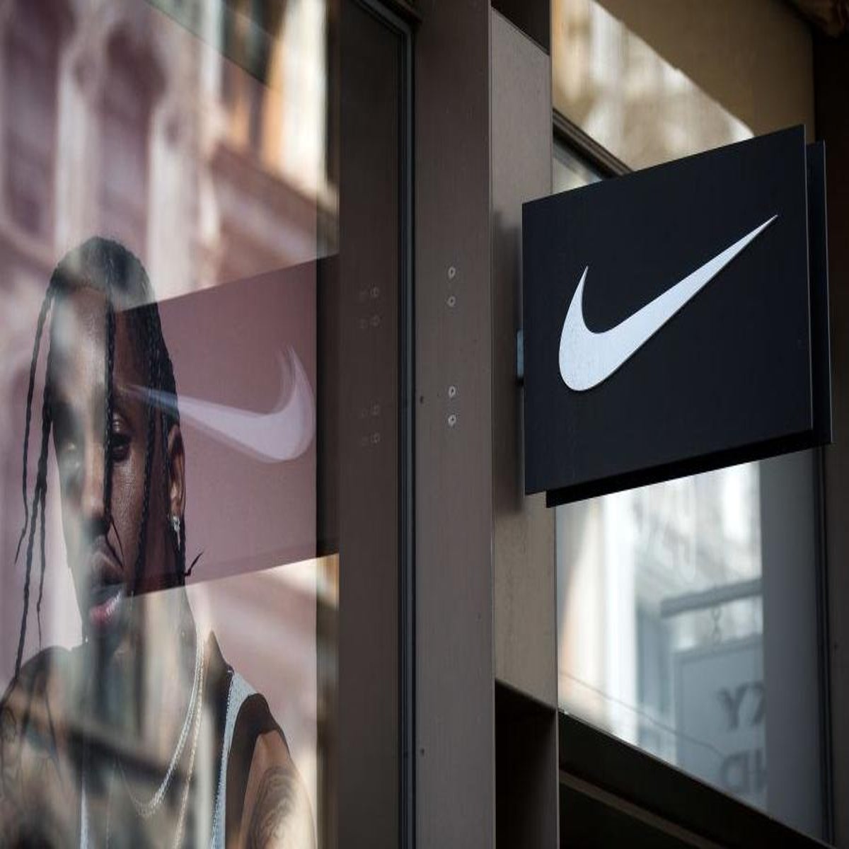 Sobrio Desarrollar Moderador Nike asked to recall trainers that appear to have 'Allah' on sole | The  Independent | The Independent