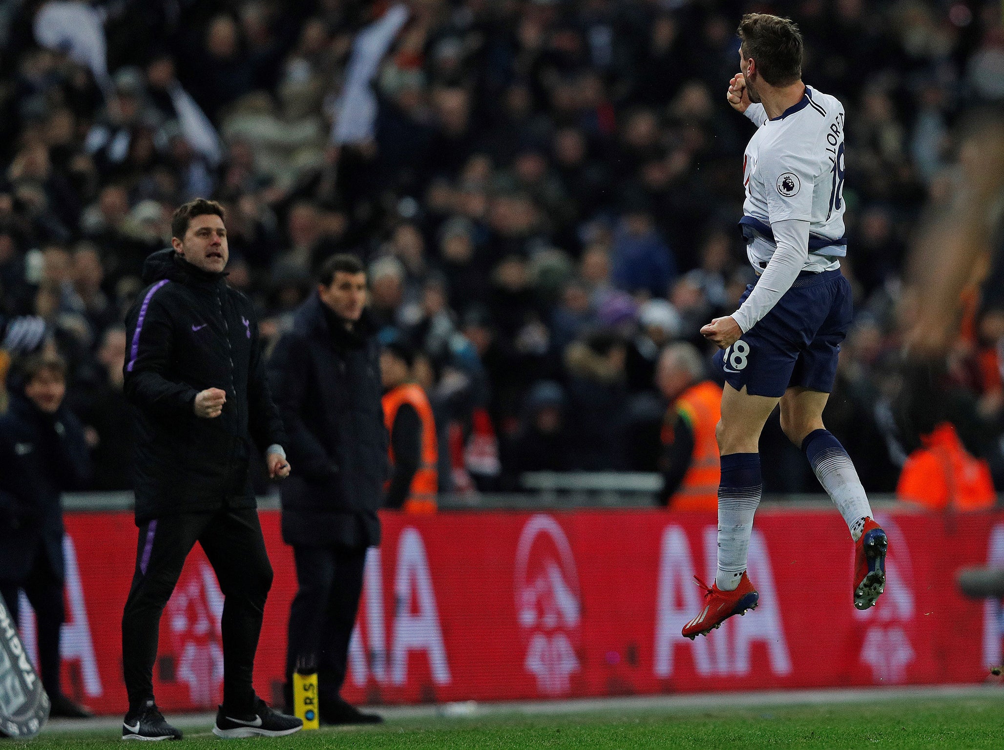 Fernando Llorente runs to celebrate with his manager