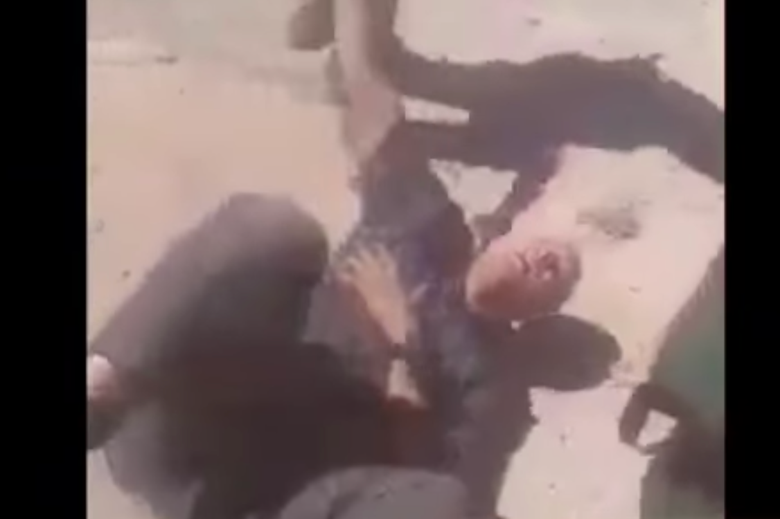 Video purports to show forces loyal to Gen Haftar committing war crimes in Derna (Screenshot of video shared in legal opinion)