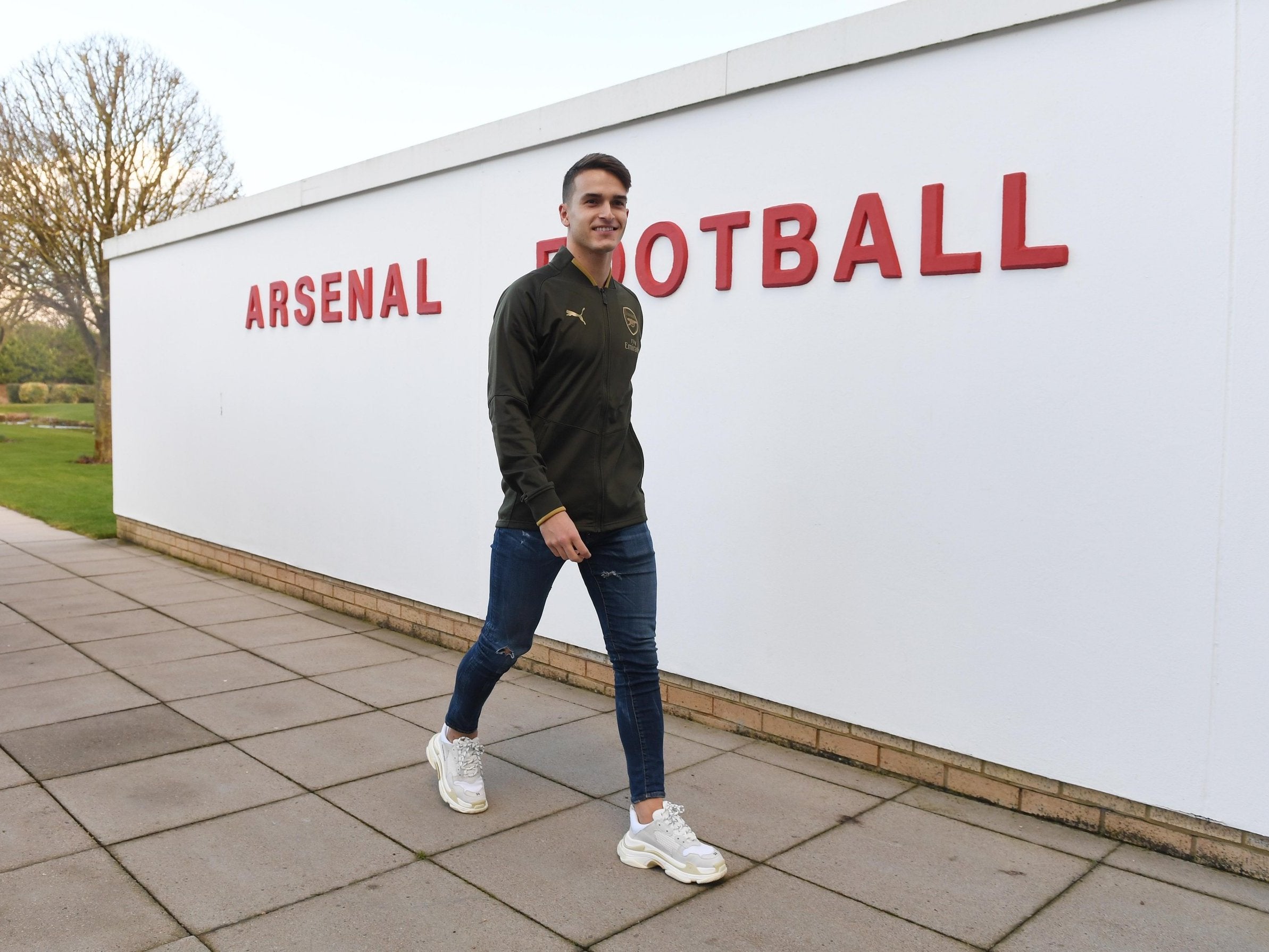Denis Suarez arrives at Arsenal's Colney training ground