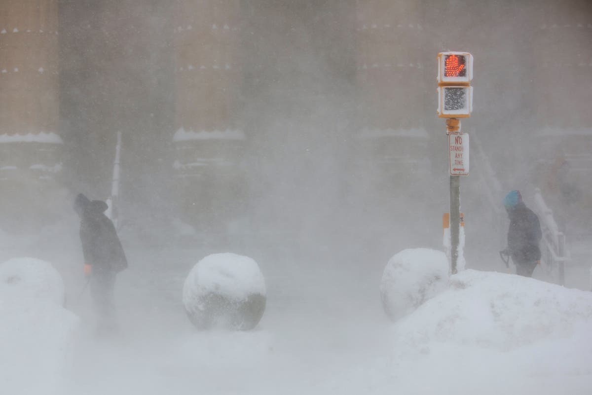 Watch mesmerising timelapse video of New York City disappearing in snow