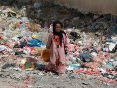Residents in besieged Yemeni city forced to eat rubbish