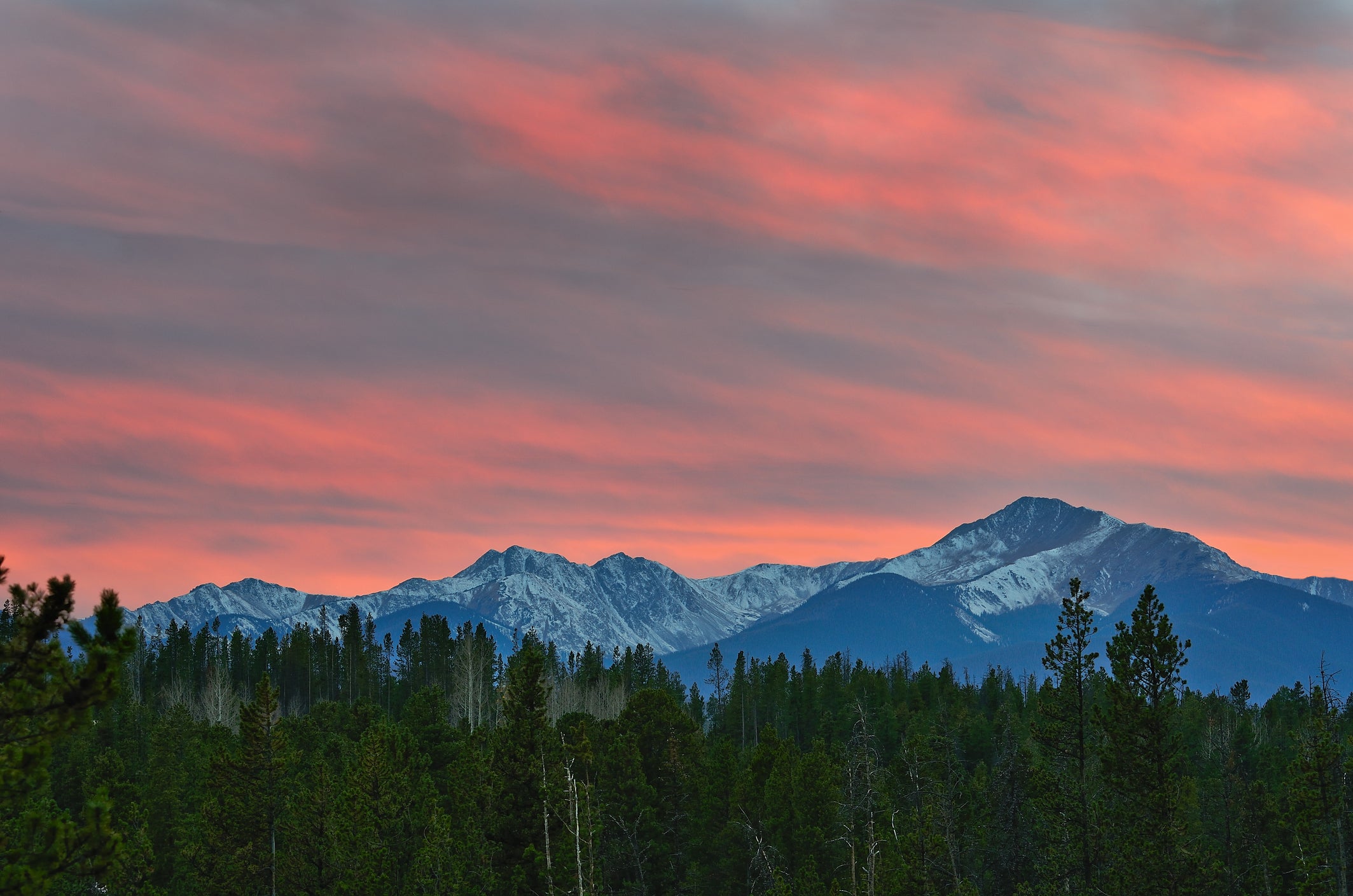 A winter sunset over the Rocky Mountain range (iStock)